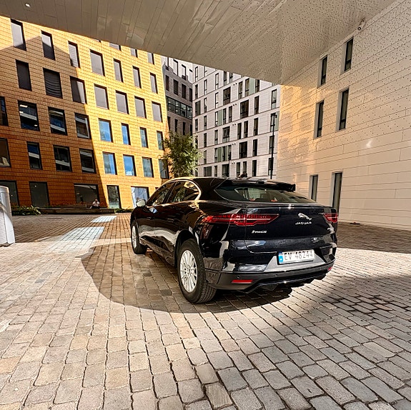 Jaguar I-PACE 5 of 21