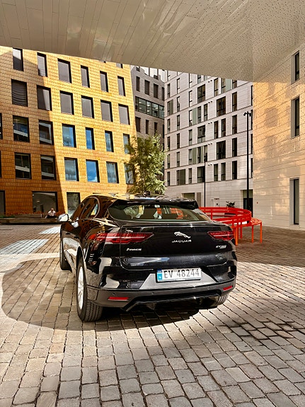 Jaguar I-PACE 2 of 21