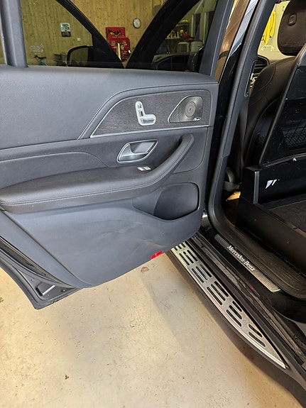 Mercedes-Benz GLS400 d 13 of 24