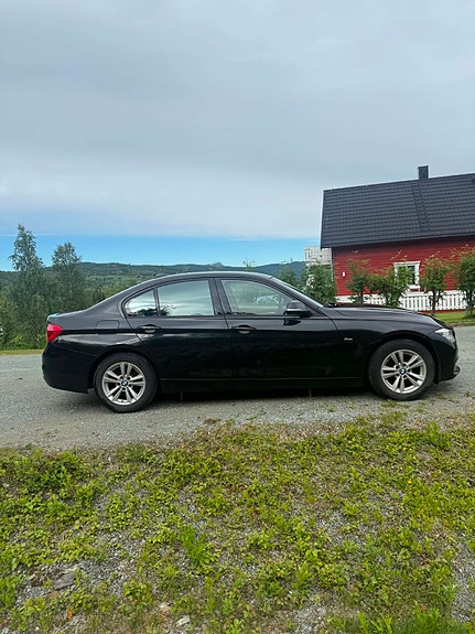 BMW 318d 4 of 5