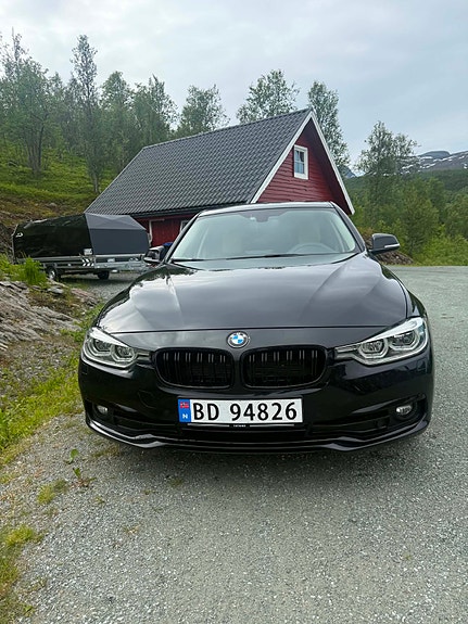BMW 318d 3 of 5