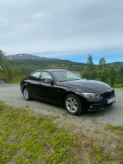 BMW 318d 2 of 5