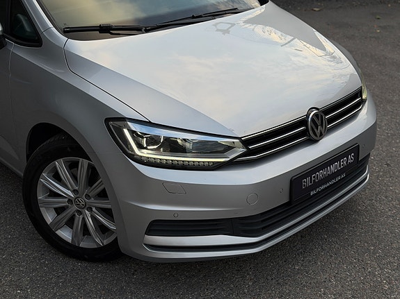 Volkswagen Touran 4 of 5