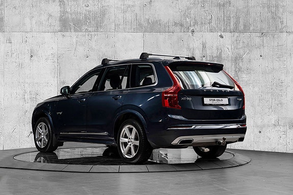 Volvo XC90 2 of 5