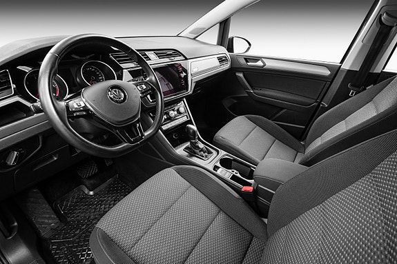 Volkswagen Touran 9 of 30