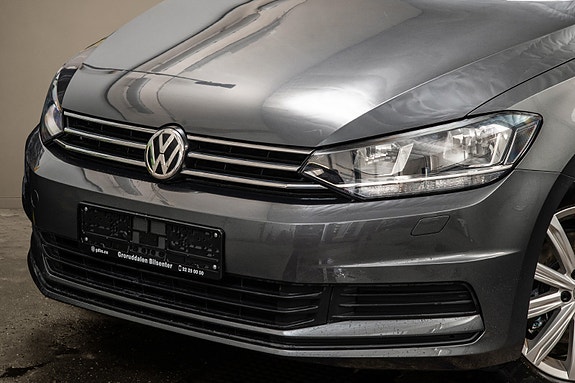 Volkswagen Touran 5 of 5