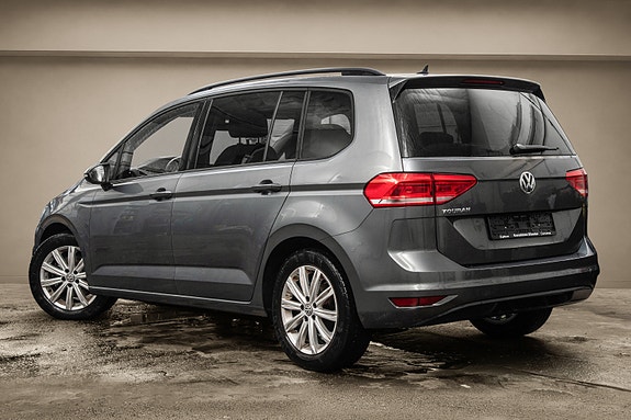 Volkswagen Touran 4 of 5