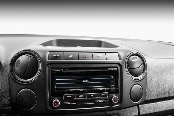 Volkswagen Amarok 17 of 26