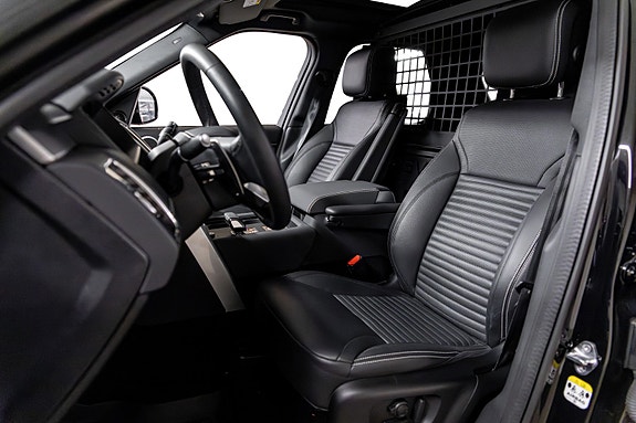 Land Rover Discovery 3 of 5