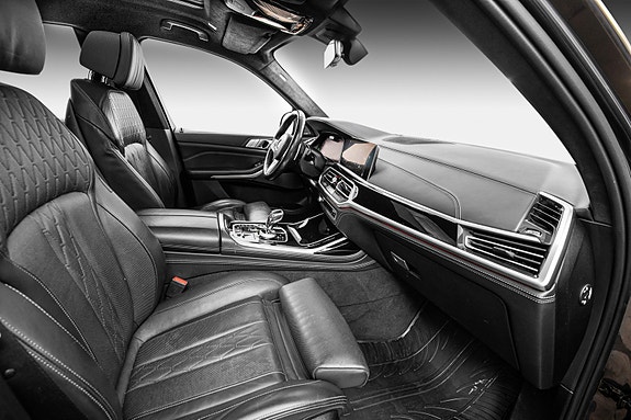 BMW X7 22 of 30