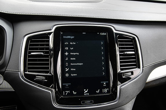 Volvo XC90 30 of 30