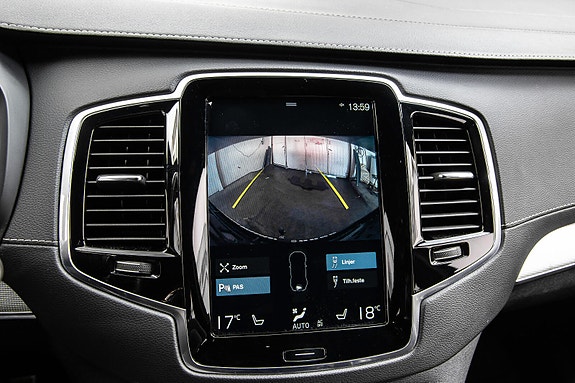 Volvo XC90 24 of 30