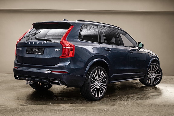 Volvo XC90 2 of 5