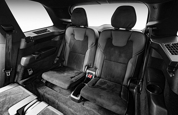 Volvo XC90 16 of 30