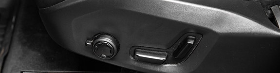 Volvo XC90 10 of 30