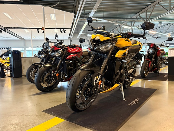 Triumph Street Triple 765 RS 2 of 14