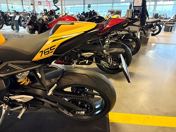 Triumph Street Triple 765 RS 11 of 14