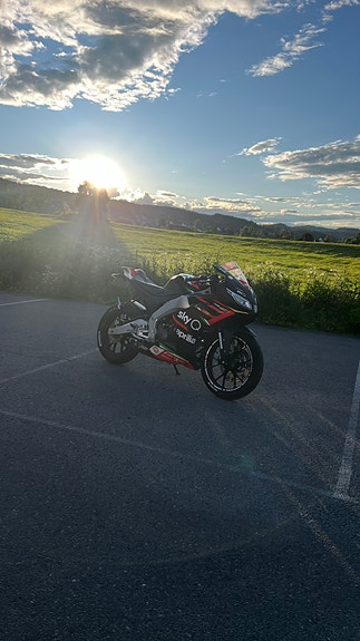 Aprilia RS 125 2 of 10
