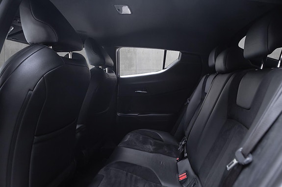Toyota C-HR 15 of 20