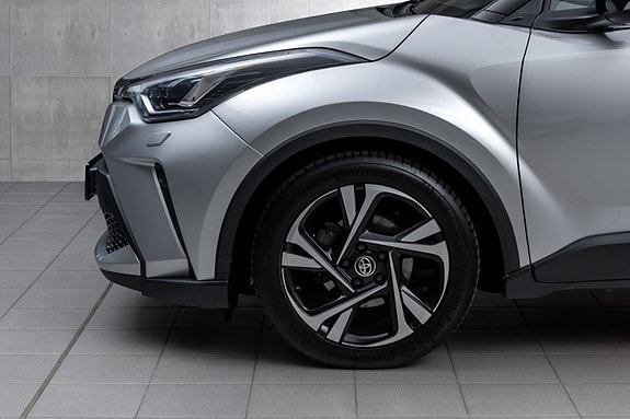 Toyota C-HR 2 of 20