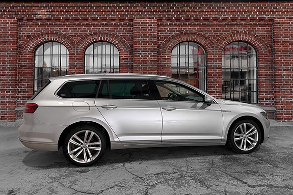 Volkswagen Passat 2 of 5