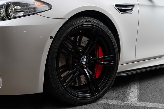 BMW M5 3 of 5
