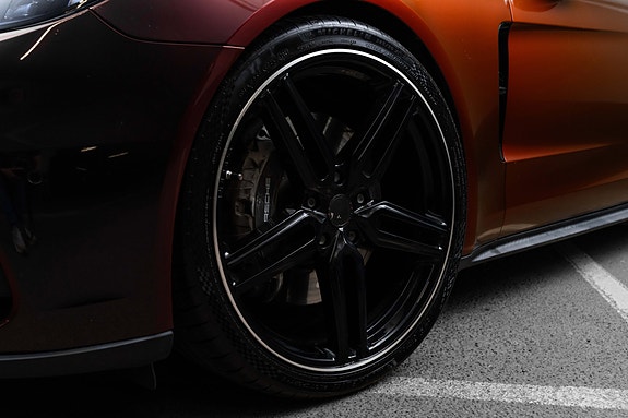 Porsche Panamera 4 3 of 5