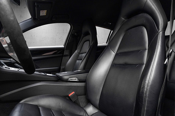Porsche Panamera 4 26 of 30