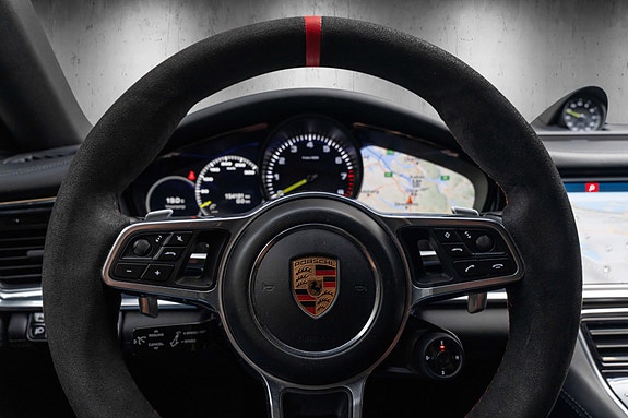 Porsche Panamera 4 13 of 30
