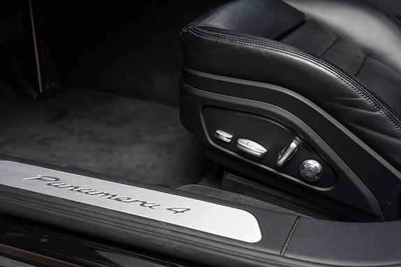 Porsche Panamera 4 24 of 30