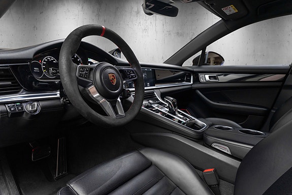 Porsche Panamera 4 25 of 30