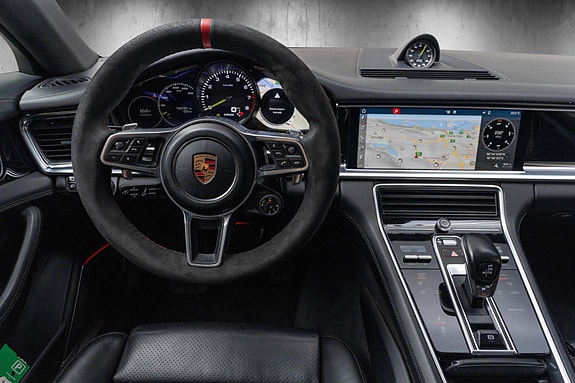 Porsche Panamera 4 30 of 30