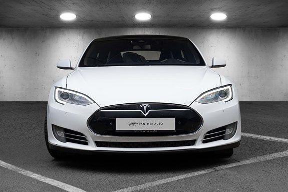 Tesla Model S 3 of 5