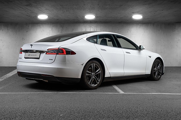 Tesla Model S 5 of 5
