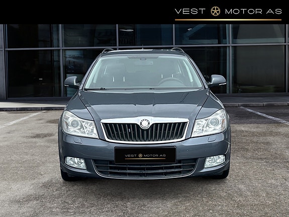 Skoda Octavia 2 of 5