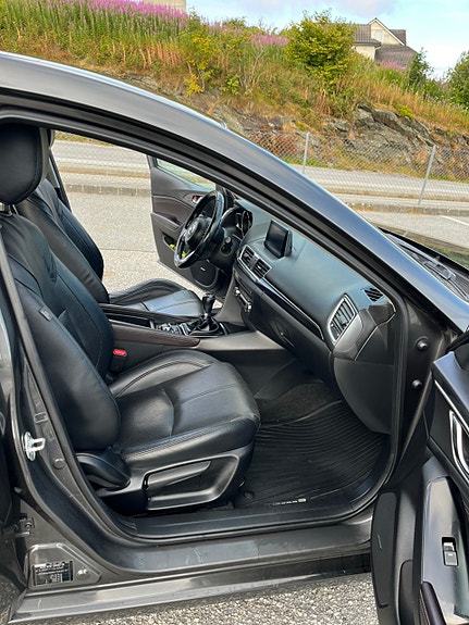 Mazda 3 5 of 5