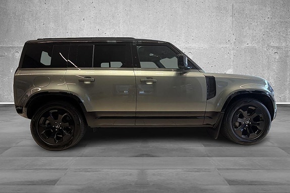 Land Rover Defender 110 4 of 30