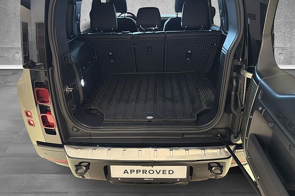 Land Rover Defender 110 15 of 30