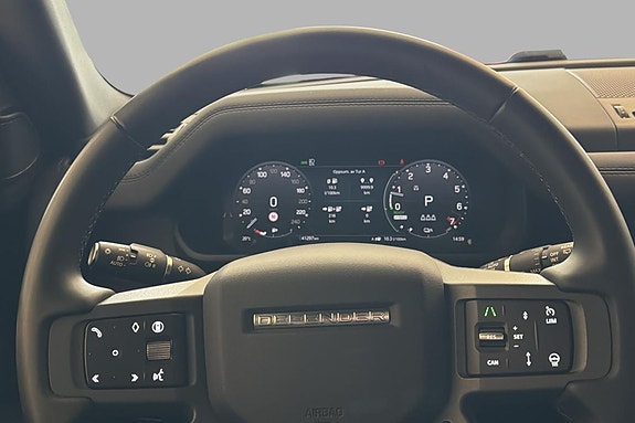 Land Rover Defender 110 8 of 30