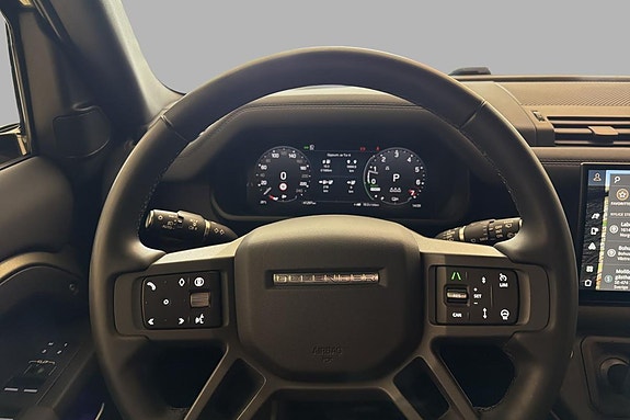 Land Rover Defender 110 7 of 30