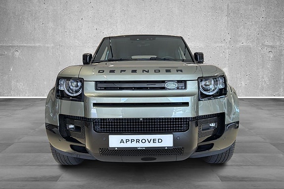 Land Rover Defender 110 17 of 30