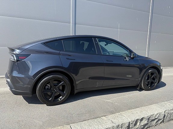Tesla Model Y 2 of 5