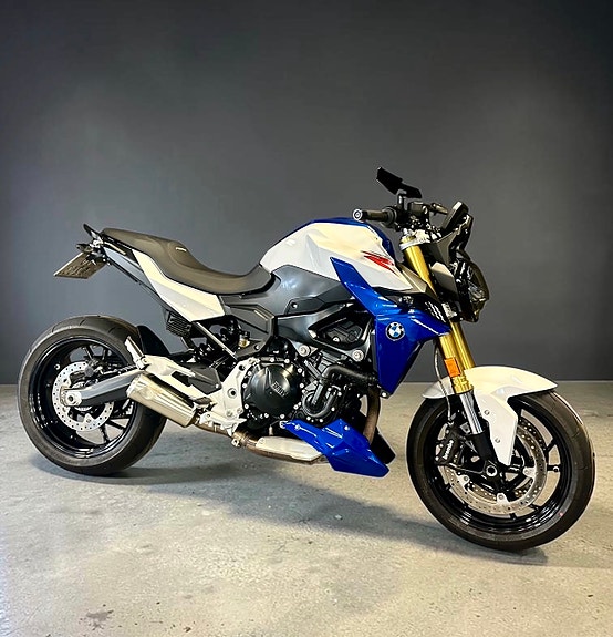 BMW F 900 R 2 of 15