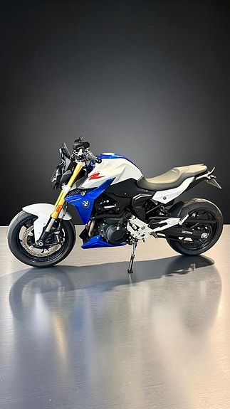 BMW F 900 R 7 of 15