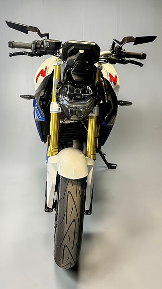 BMW F 900 R 8 of 15