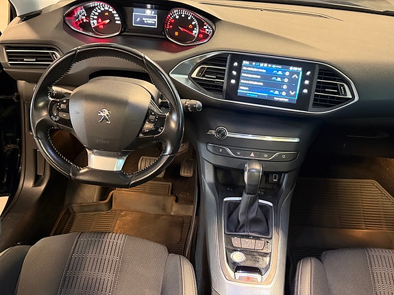 Peugeot 308 3 of 5