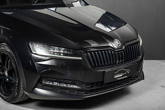 Skoda Superb 2 of 5