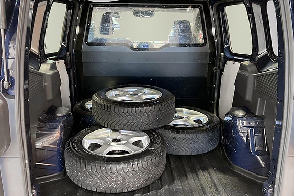Ford Transit Courier 5 of 5