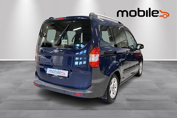 Ford Transit Courier 3 of 5