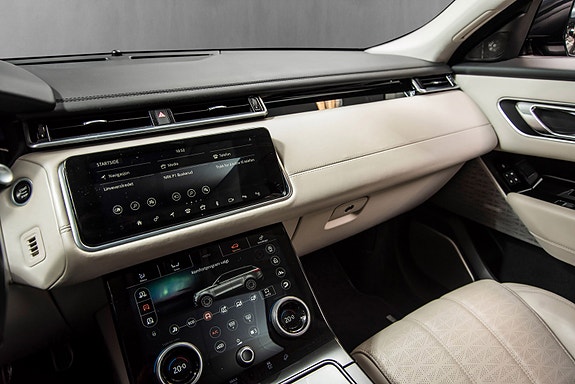 Land Rover Range Rover Velar 15 of 30